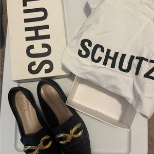Schutz loafers black gold size 6,5 used in great condition chain snake